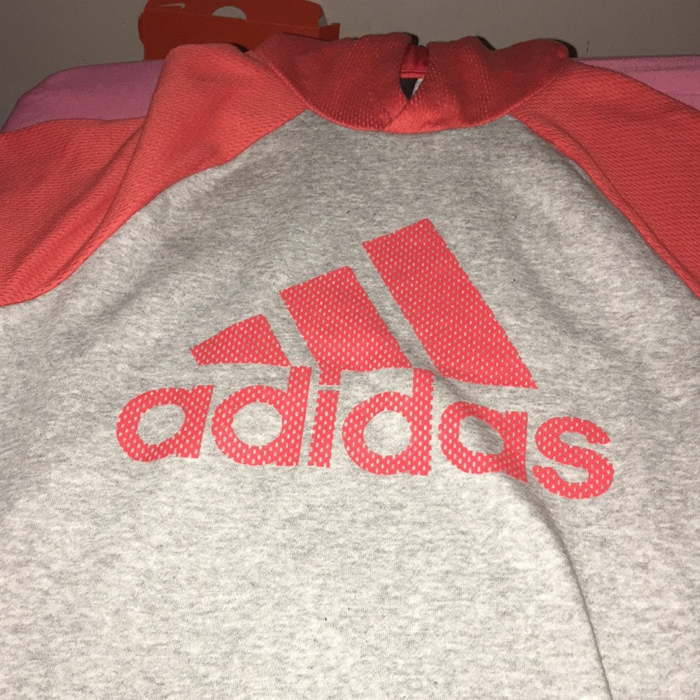 Adidas sweater short sleeves.